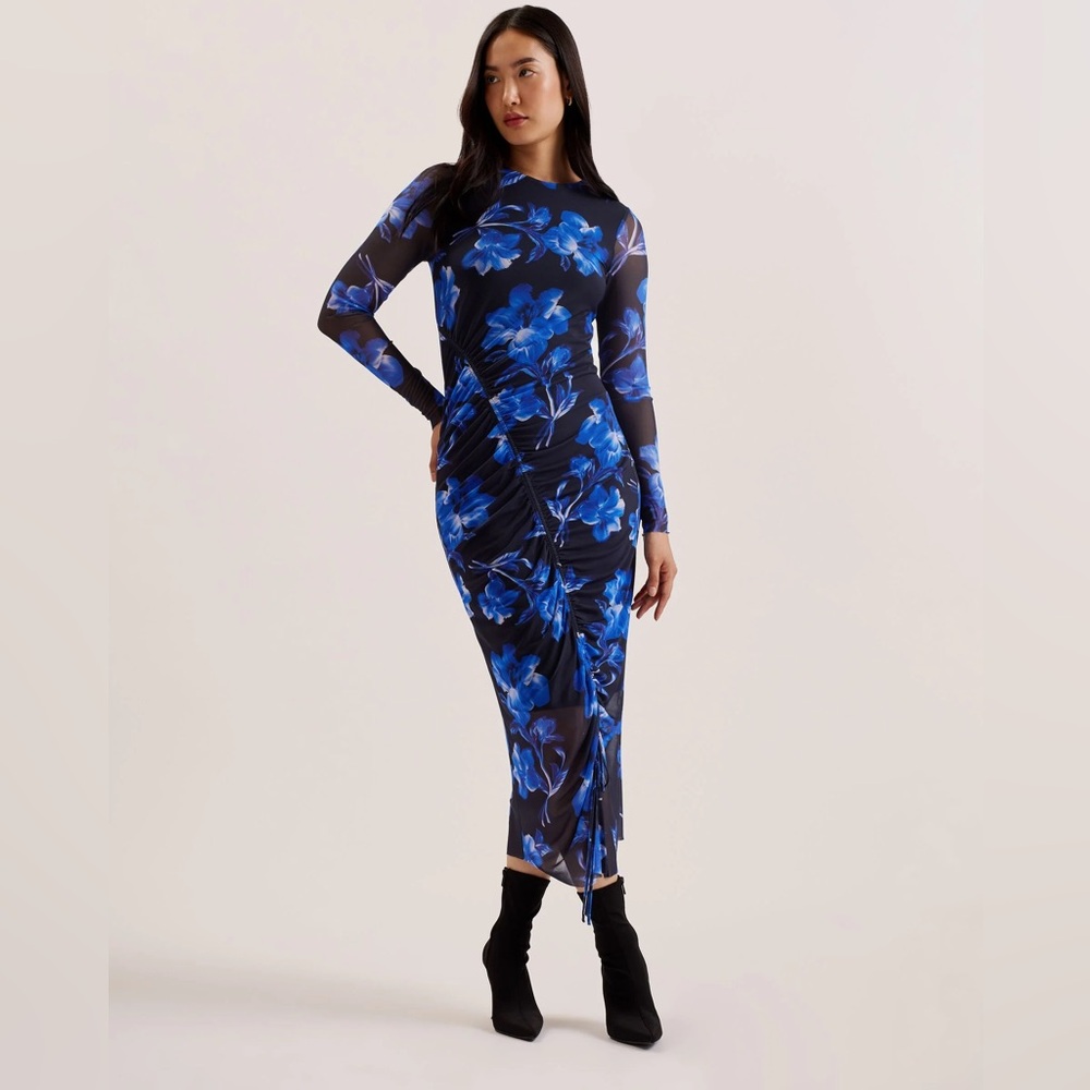 🌺 Floral Blue Long Sleeve Dress one used 1 time.